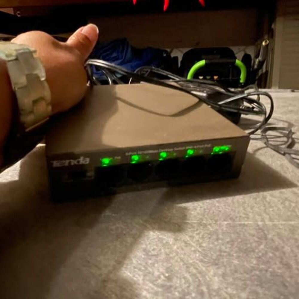 Tenda TEF1105P-4-63W 5-Port Desktop Switch | 4-Port PoE | Tested & Working